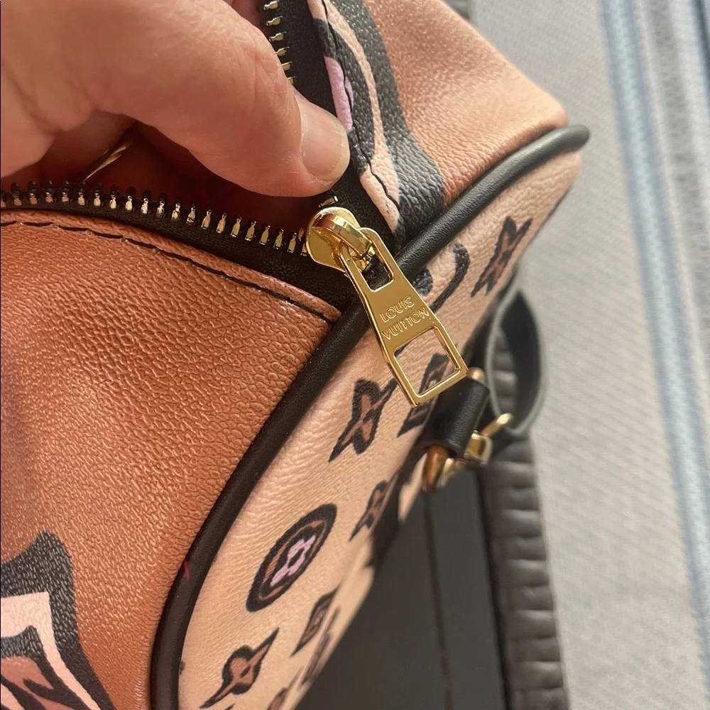 Speedy Crossbody - Picture 9 of 11